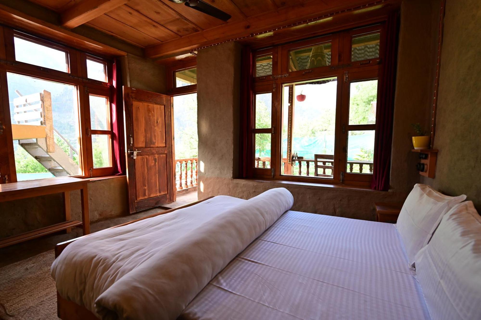 Himalayan Mud Resort Касоль Экстерьер фото