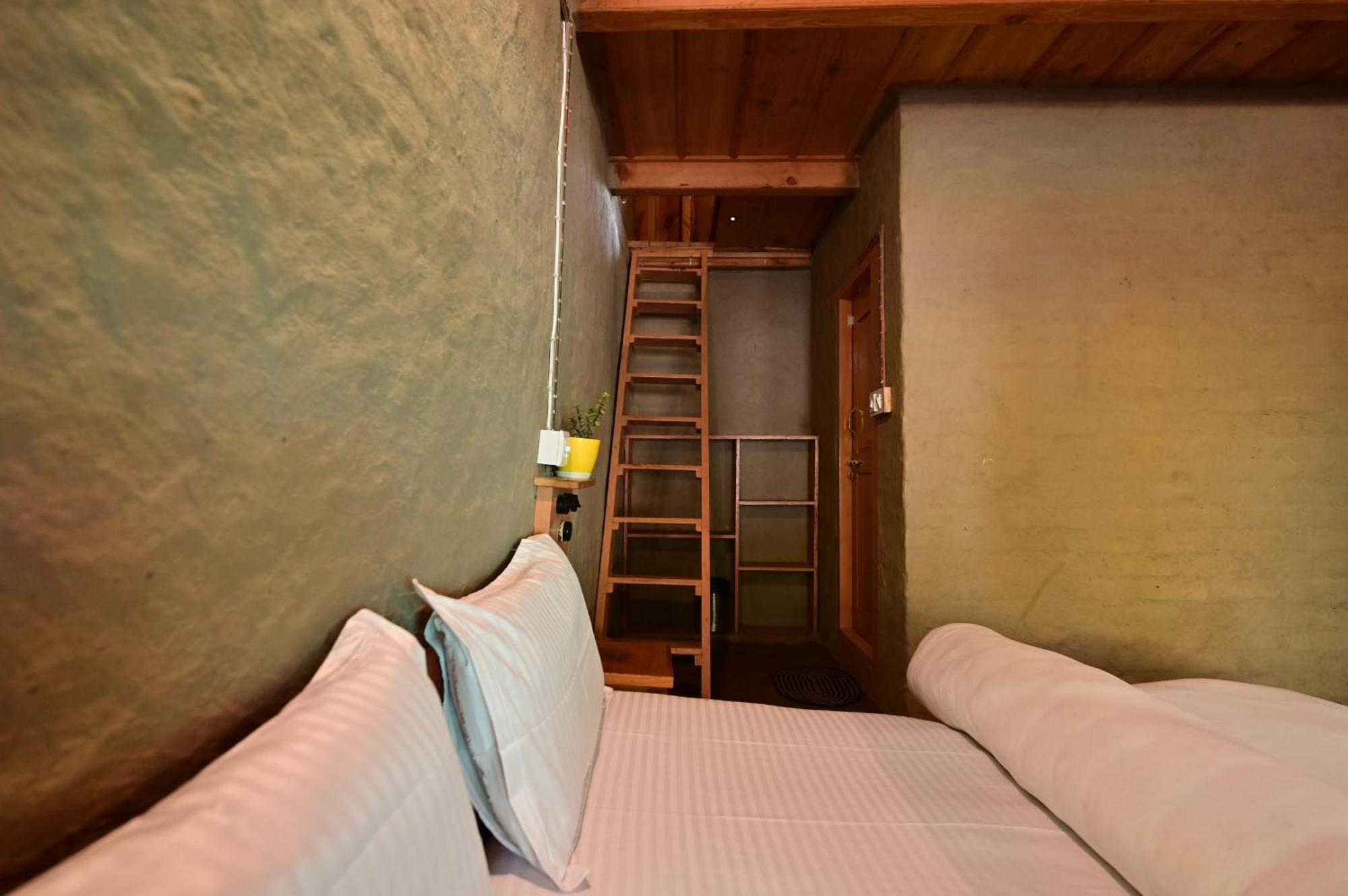 Himalayan Mud Resort Касоль Экстерьер фото